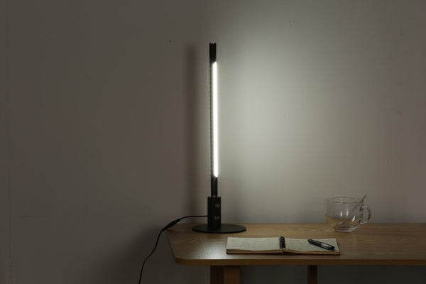 Minimalistisk Skrivebordslampe - Med Base - Sort